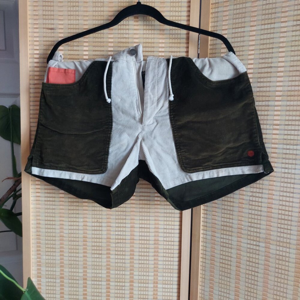 Mens Amundsen Shorts Green Off-White with Pink Pocket Size Large